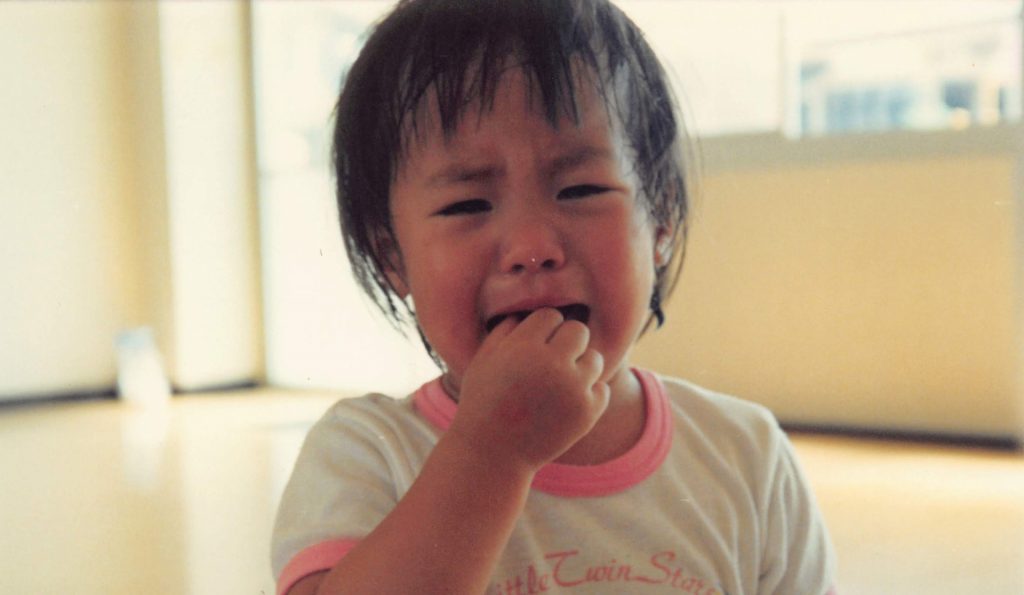 泣いている赤ちゃん